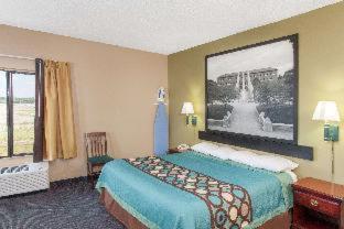 Super 8 By Wyndham Goshen Motel Room photo